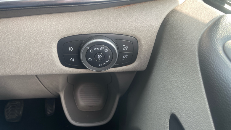 Ford Tourneo Custom Transit Custom Tourneo L2 Diesel Fwd 2.0 EcoBlue 150ps Low Roof 8 Seater Titanium